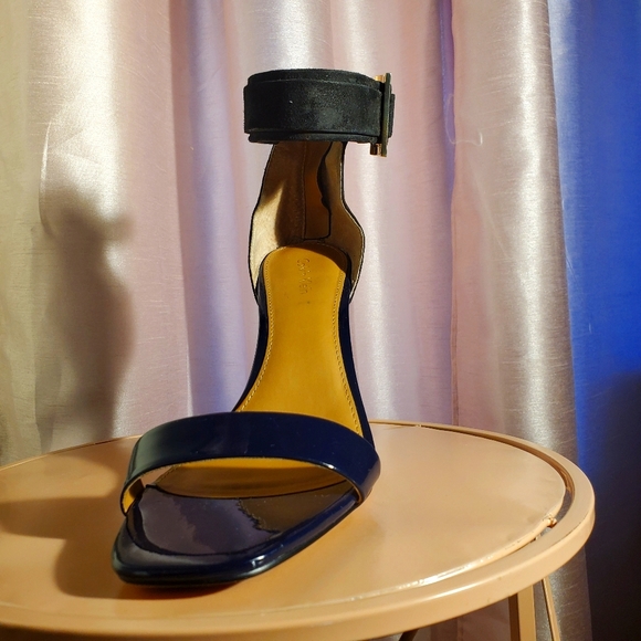 Calvin Klein Vivian Platform Sandal - Picture 11 of 14